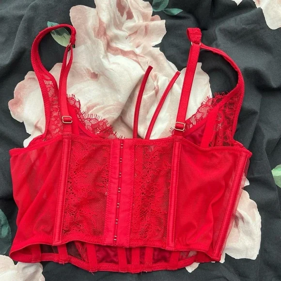 red victoria’s secret corset - Picture 2 of 3